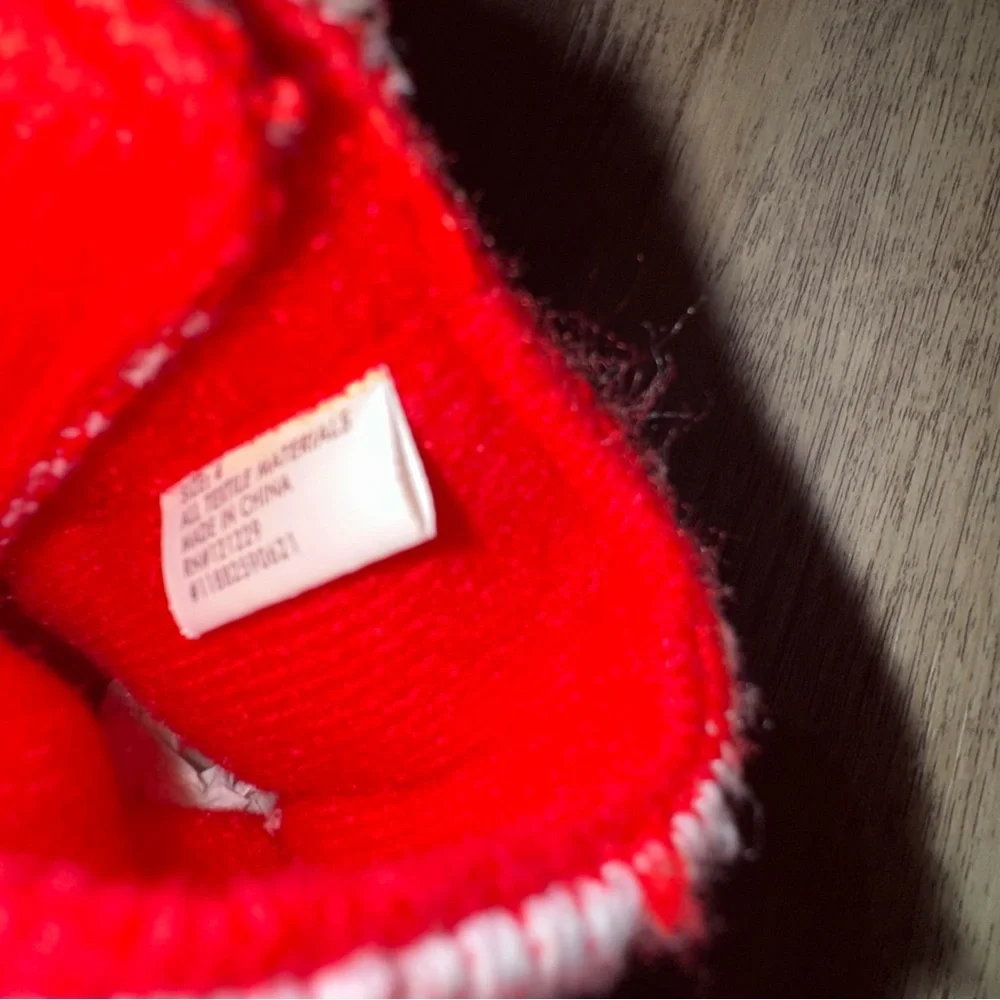 ☀️6/$20☀️ Chatties Red and White Festive Slippers